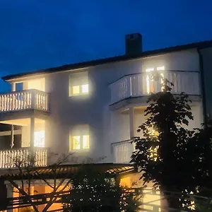 Affittacamere Basic Sveti Anton 88, Malinska
